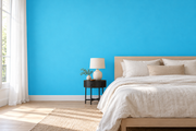 Coloris & matières — Bleu ciel, revêtement mural dans une chambre paisible.