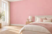 Coloris & matières — Rose, revêtement mural dans une chambre apaisante.