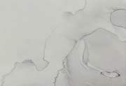 Papier peint Marbre émeraude, Motif 5, détail des veines gris perle dans la zone claire.