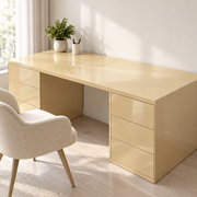 Palette satinée — Champagne brillant, bureau (mise en scène générée)