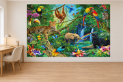 Safari aquarelle, motif 12 : jungle tropicale très colorée, léopard, panthère noire, éléphant, orang-outan, aras, toucan, lémurien, cascade et arc-en-ciel, posé en papier peint dans un bureau familial clair avec table de travail en bois.