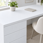 Trame naturelle — blanc, mise en situation sur bureau