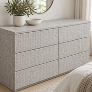 Trame naturelle — gris clair, mise en situation sur commode